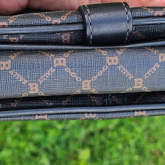 GUC Bally Crossbody - Picture 6 of 12